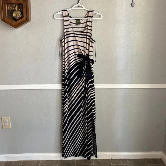 cream and black maxi dress The Kinsley Maxi Dress in Black & Cream main image 0